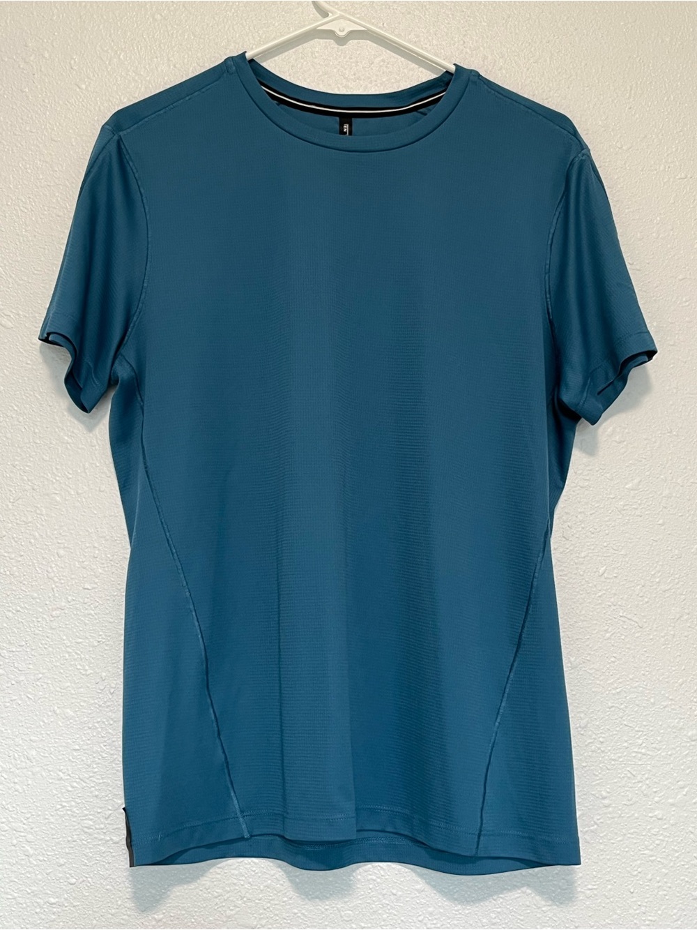 Ten Thousand Teal Blue Short Sleeve Performance Tee Men’s size M